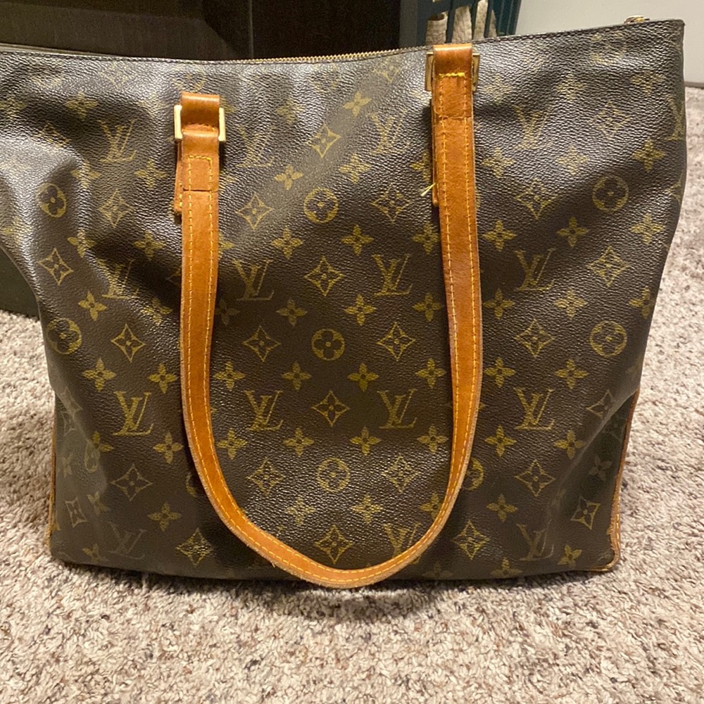 LOUIS VUITTON: Authentic- Reasonable offers considered — LV Cabas Mezzo